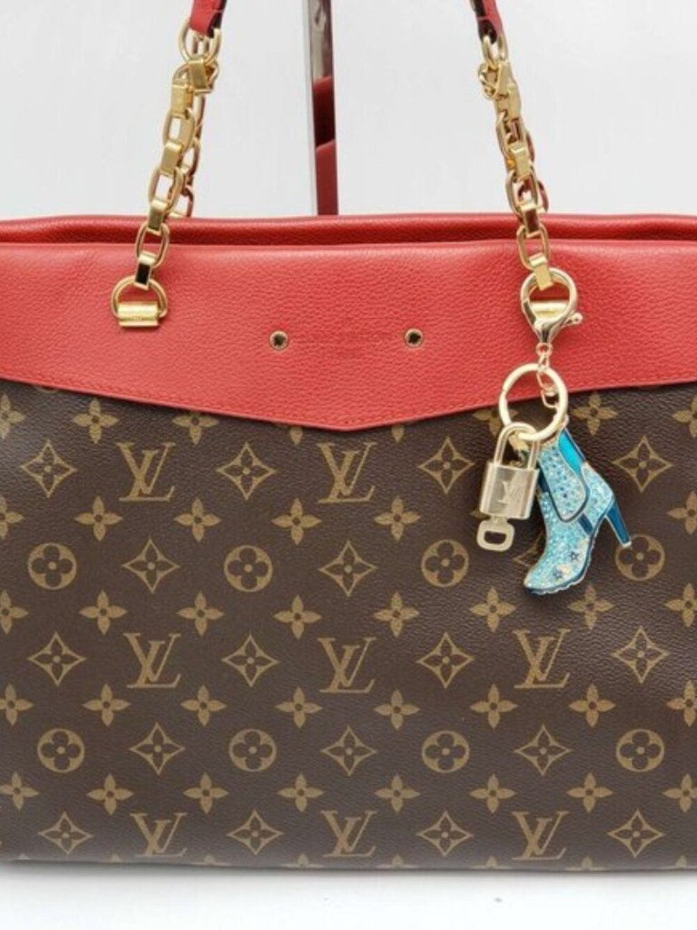Louis Vuitton Gold Padlock 🔒 Key Set Authentic LV +Unbranded Shoe BootsKeychain - Picture 10 of 11